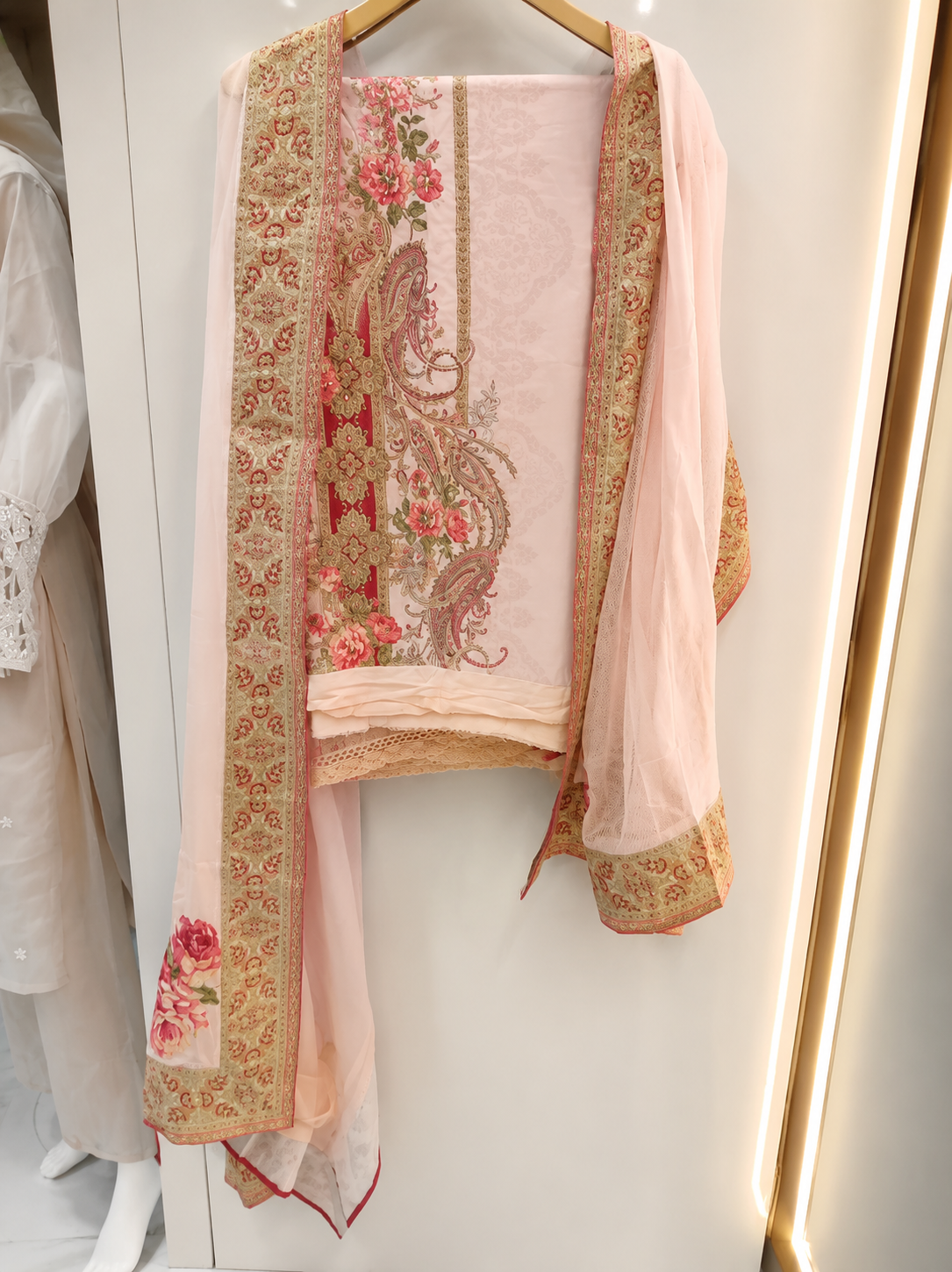 file_000000006d9082119caea75e08edbb0c Unstitched material - Image 1